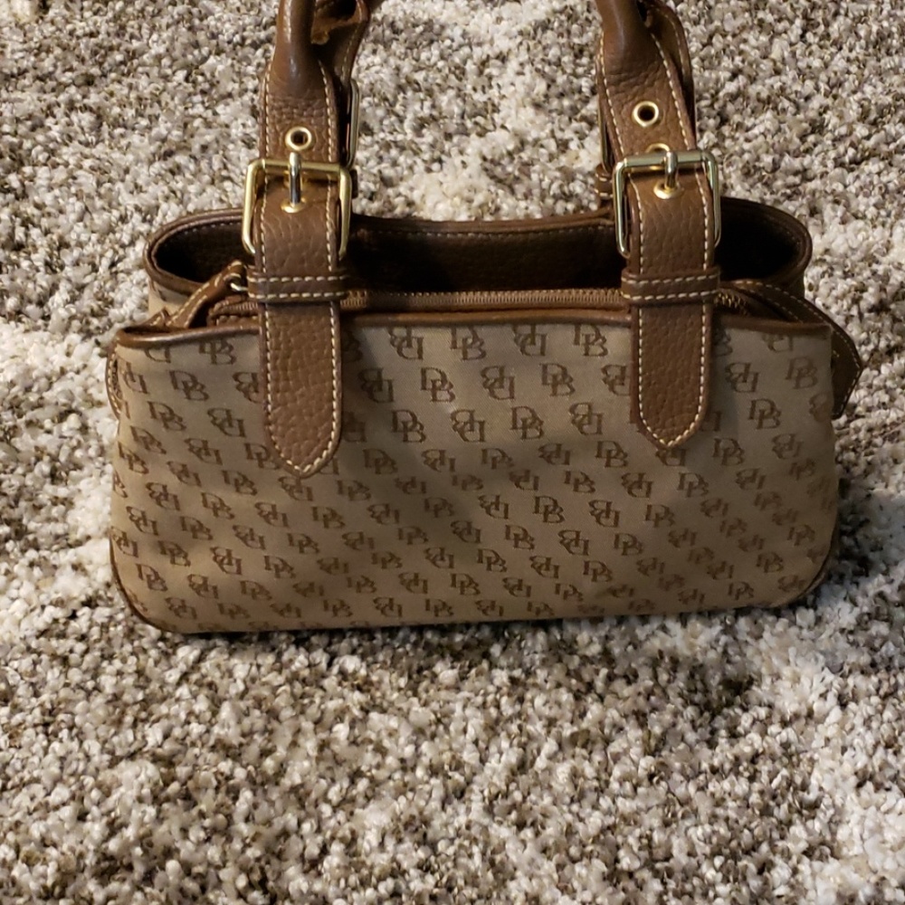 Dooney & Bourke handbag great size